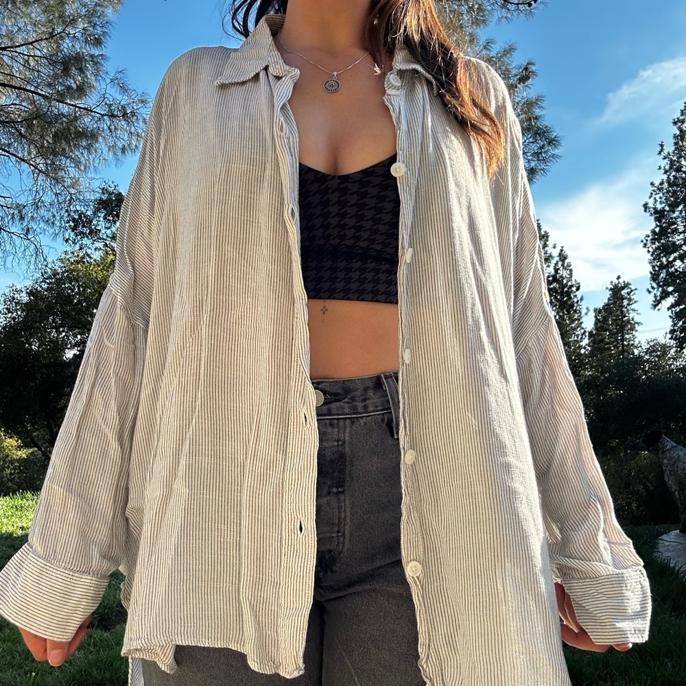 American Eagle Outfitters White Button Down Shirt
